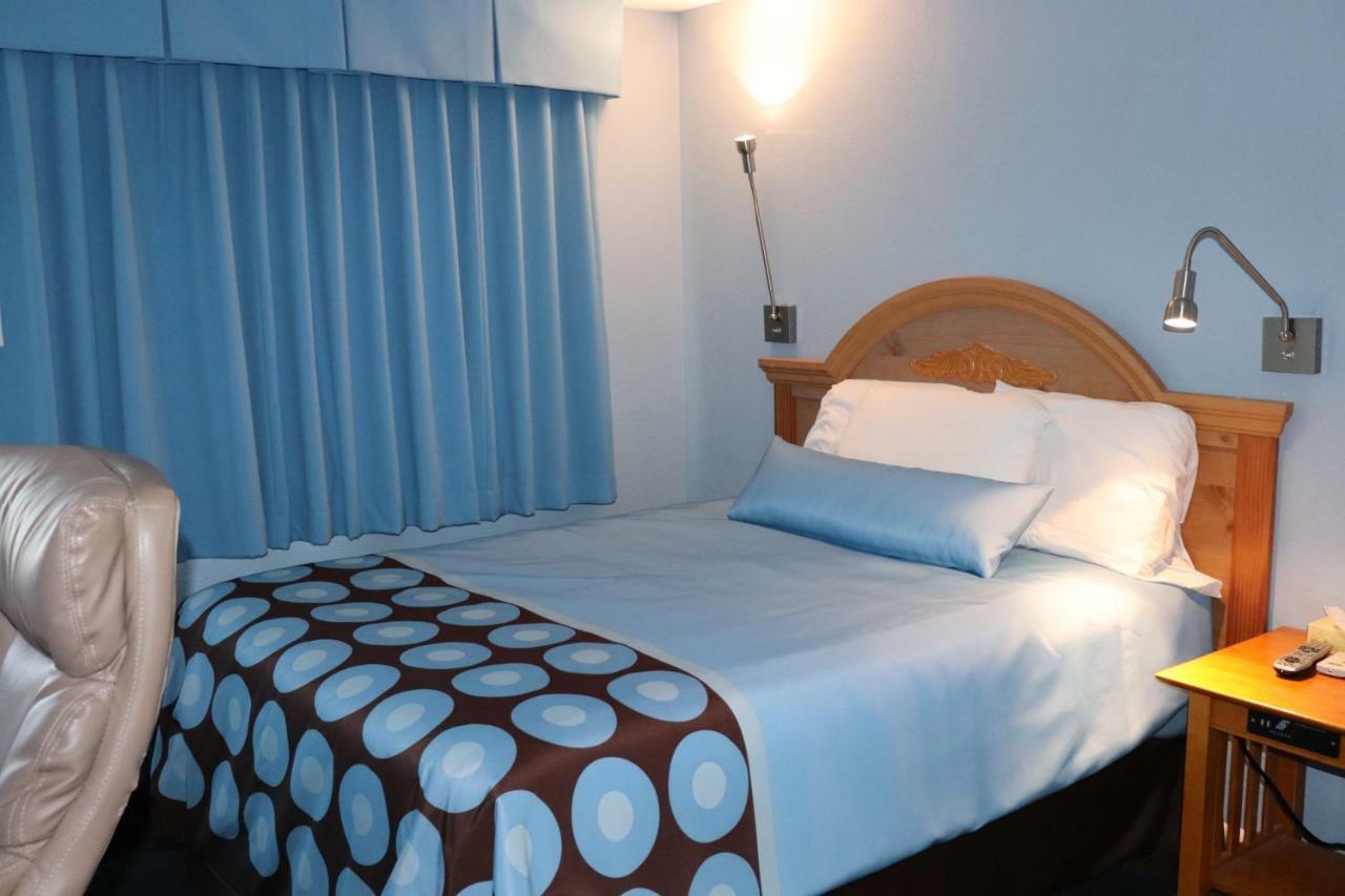 Hitching Post Country Motel Cornwall Esterno foto