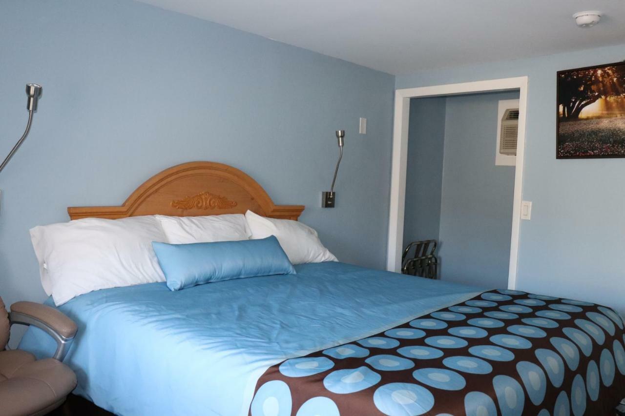 Hitching Post Country Motel Cornwall Esterno foto