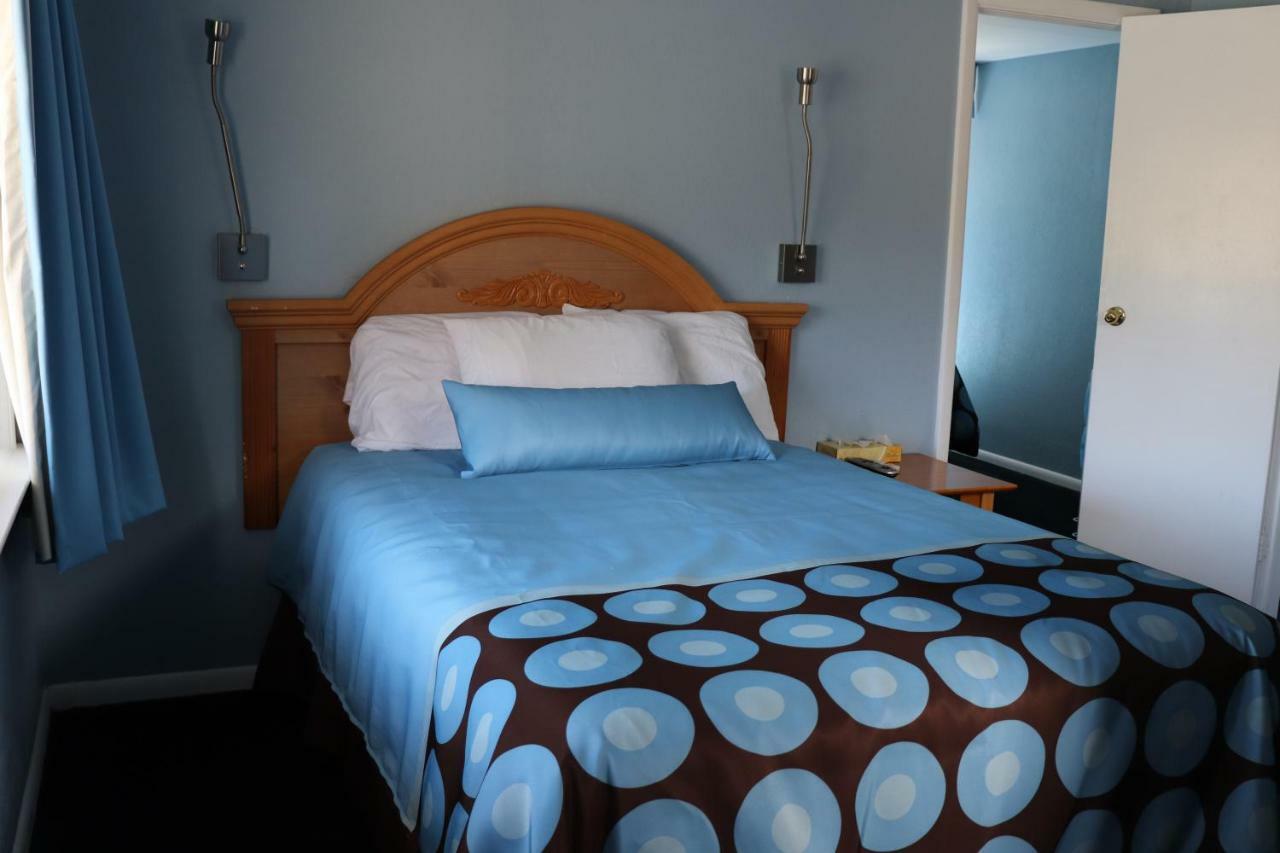 Hitching Post Country Motel Cornwall Esterno foto