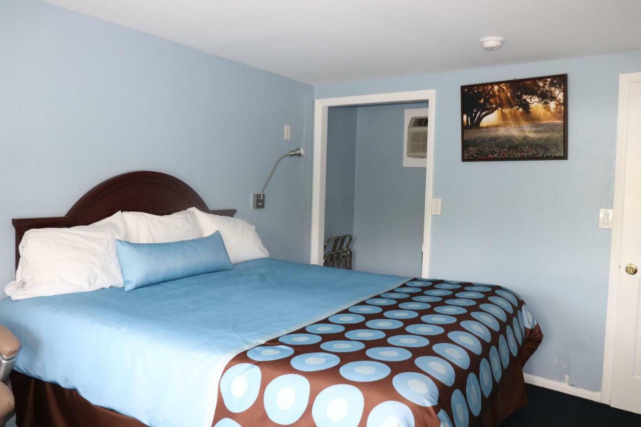 Hitching Post Country Motel Cornwall Esterno foto